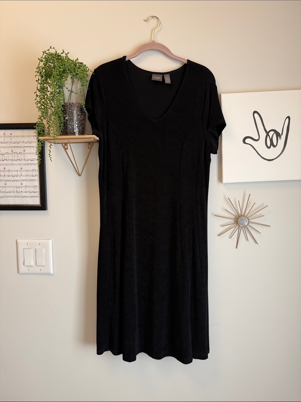 Chico's Travelers Black V-Neck Short Sleeve Midi Dress